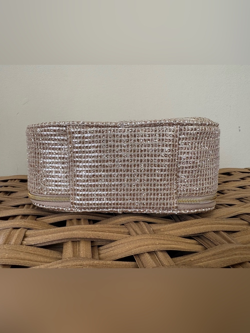 Dior Holiday 2025 cosmetic bag - Picture 4 of 7